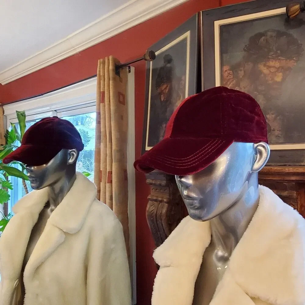 GAP Velvet Baseball Cap Women Sz S/M‎ 58cm Red Delicious Adjustable Strap Unisex